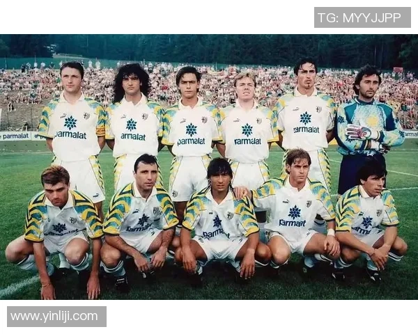 中超焦点战：AC米兰与国米激战成平局逆转瞬间引发全场热烈反响